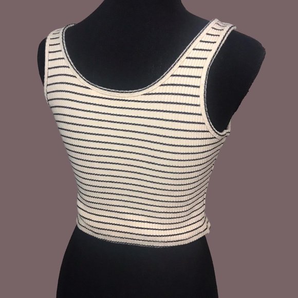 Knit Ribbed Crop Top - Picture 4 of 4